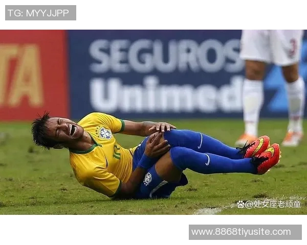 内马尔拼尽全力带伤出战90分钟赛后紧急冰敷膝盖伤处